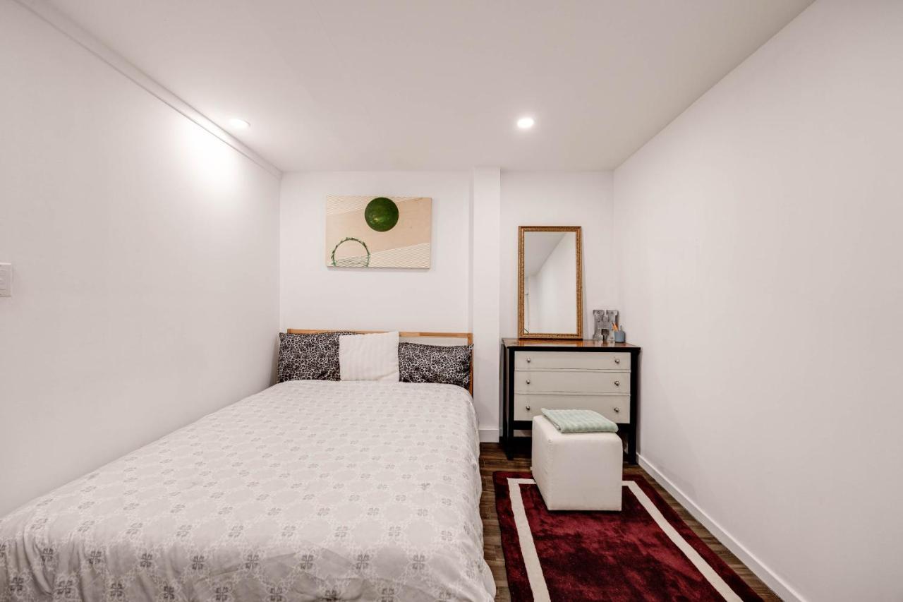 Bright Parkdale Court - Little Portugal W/ Free Parking Apartman Toronto Kültér fotó