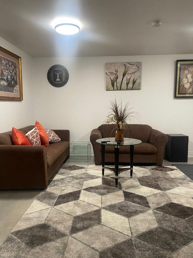 Bright Parkdale Court - Little Portugal W/ Free Parking Apartman Toronto Kültér fotó