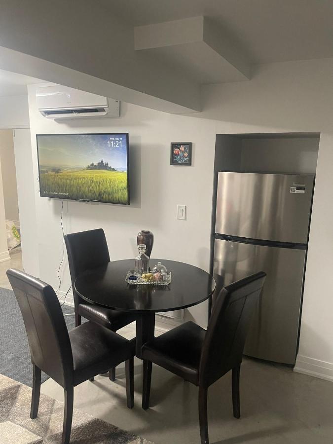 Bright Parkdale Court - Little Portugal W/ Free Parking Apartman Toronto Kültér fotó